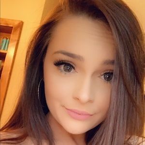 Meet your Posher, Caitlin